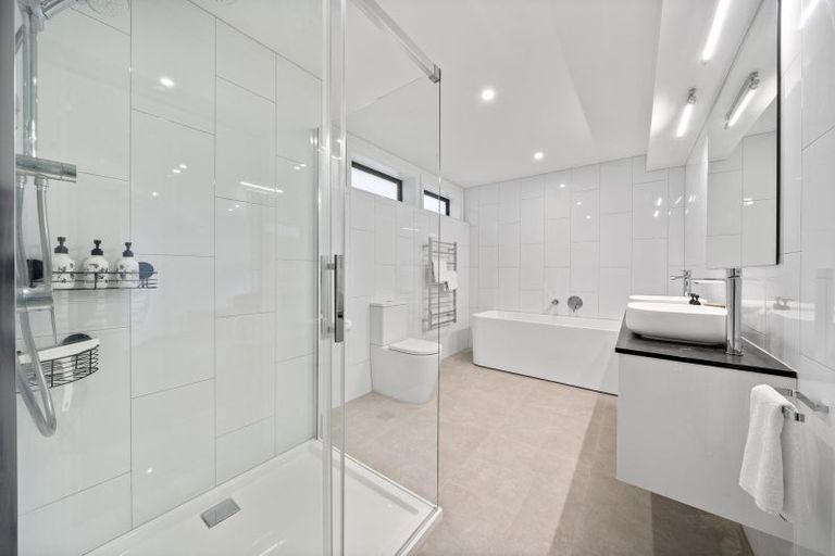 Photo of property in 4 Robieson Lane, Roseneath, Wellington, 6011