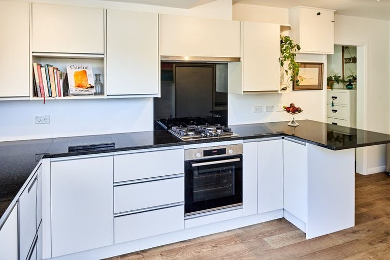 Photo of property in 53 Pukatea Street, Eastbourne, Lower Hutt, 5013