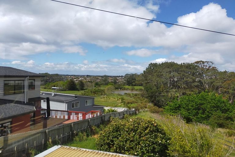 Photo of property in 16 Babich Road, Henderson Valley, Auckland, 0614