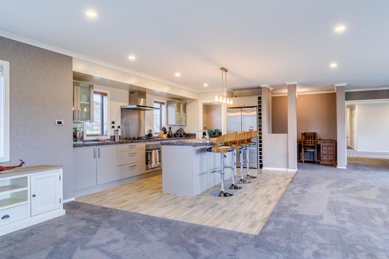 Photo of property in 10 Hardacre Place, Omarama, 9412