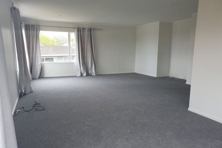 Photo of property in 73 Ravenwood Drive, Forrest Hill, Auckland, 0620