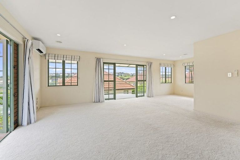 Photo of property in 24 Parkwood Crescent, Gulf Harbour, Whangaparaoa, 0930