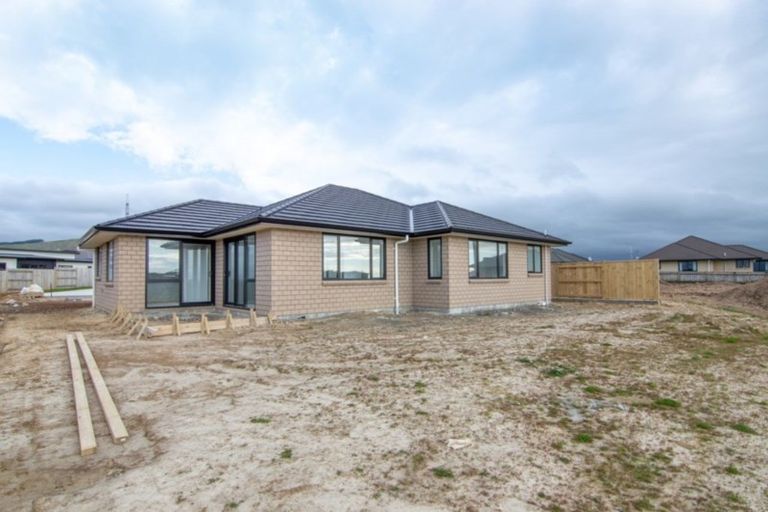 Photo of property in 25 Monaco Grove, Fitzherbert, Palmerston North, 4410