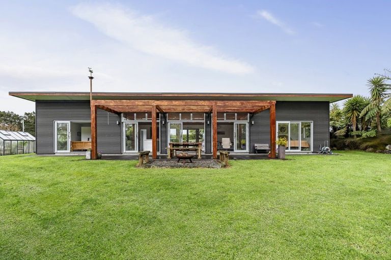 Photo of property in 225 Awai Road, Tarurutangi, New Plymouth, 4372