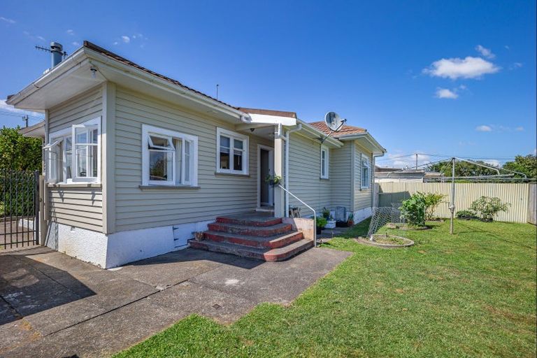 Photo of property in 13 Winchester Street, Levin, 5510