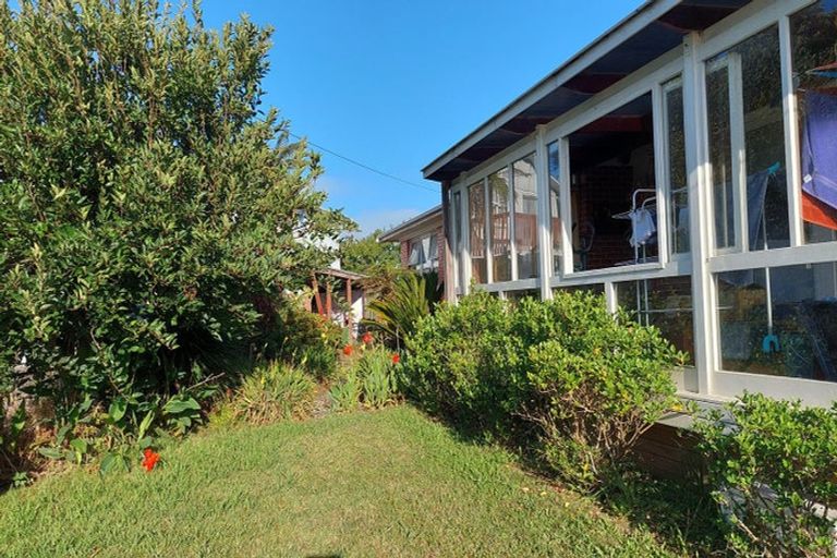 Photo of property in 73 Tiraumea Drive, Pakuranga, Auckland, 2010