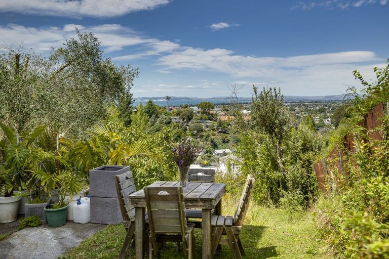 Photo of property in 54 Napier Terrace, Hospital Hill, Napier, 4110