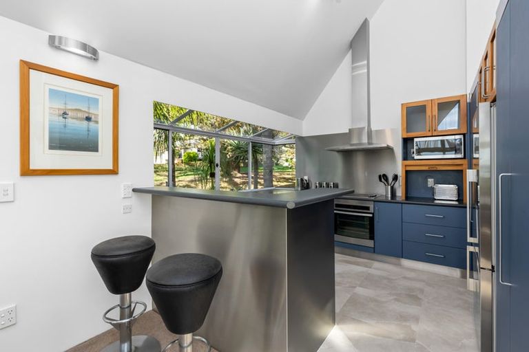 Photo of property in 25 Oakpark Place, West Harbour, Auckland, 0618