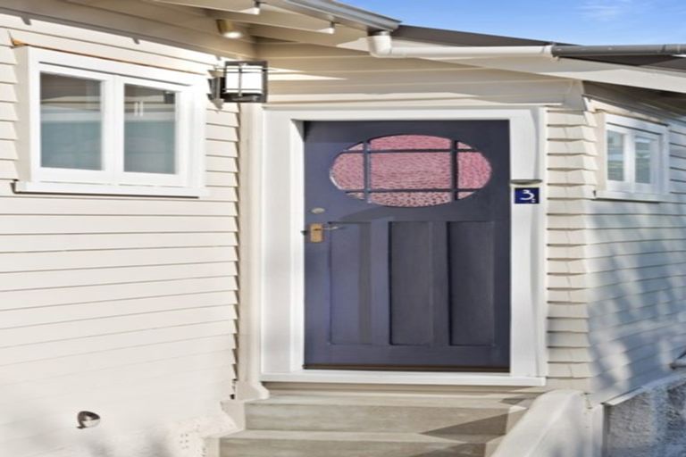 Photo of property in 3 Ngataringa Road, Devonport, Auckland, 0624