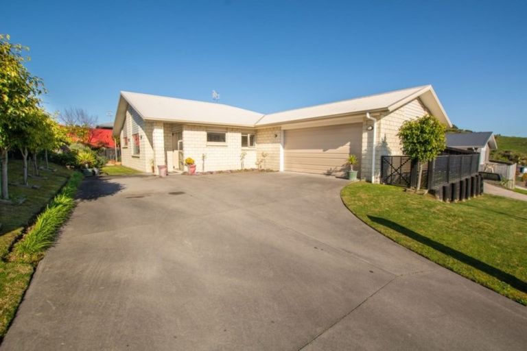 Photo of property in 45 Ballintoy Park Drive, Welcome Bay, Tauranga, 3175