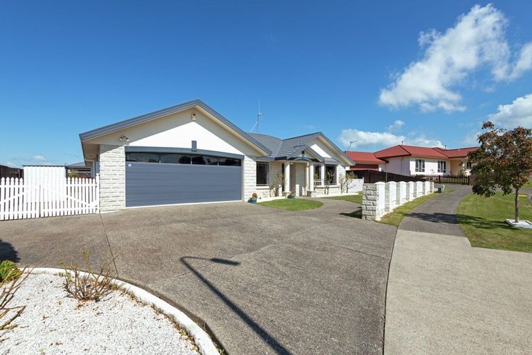 Photo of property in 4 Aspen Way, Kelvin Grove, Palmerston North, 4414