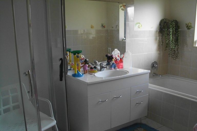 Photo of property in 6 Maadi Place, Papakura, 2110