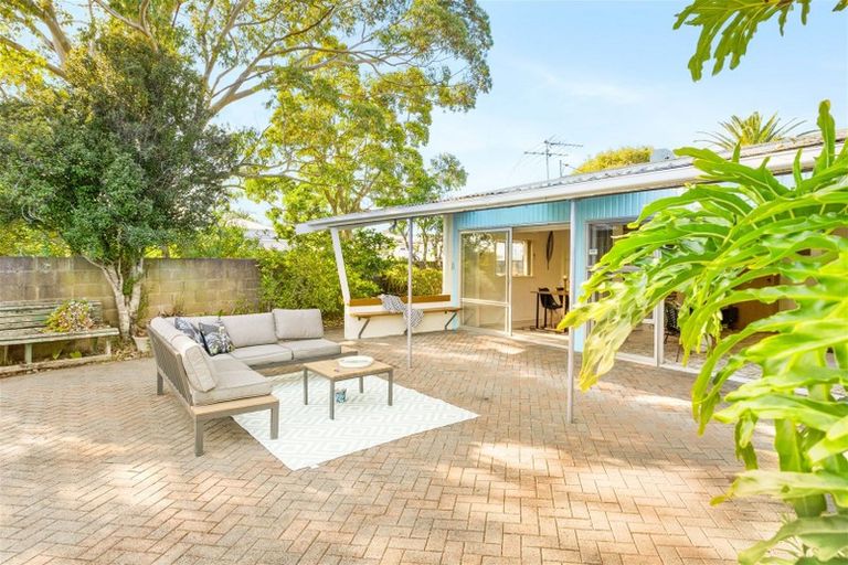 Photo of property in 28 Dawnhaven Drive, Te Atatu Peninsula, Auckland, 0610