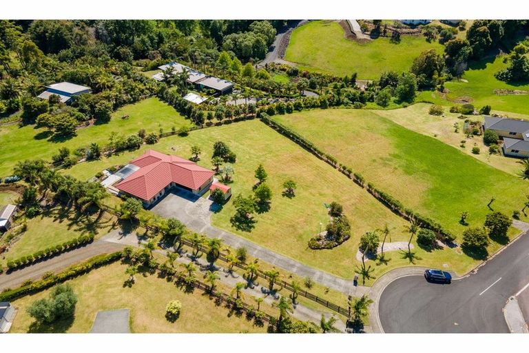 Photo of property in 14 Greenway Drive, Kerikeri, 0230
