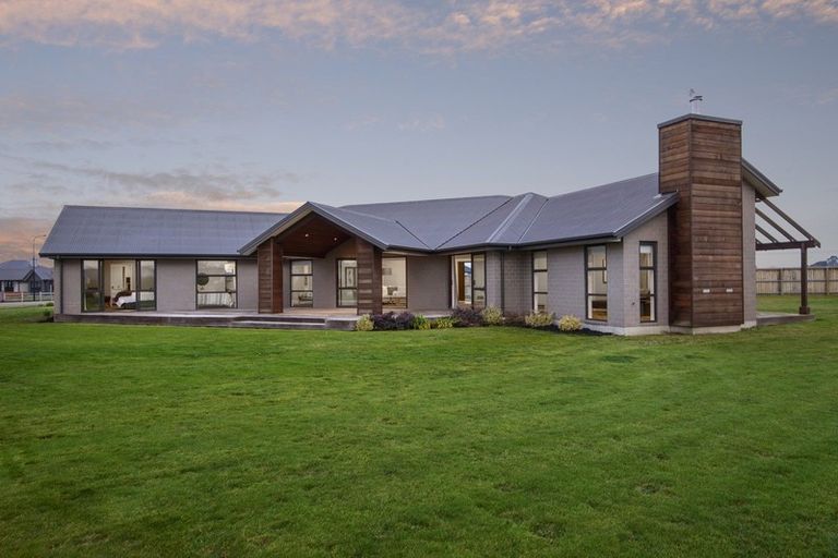 Photo of property in 14 Kingsdowne Drive, West Melton, 7618