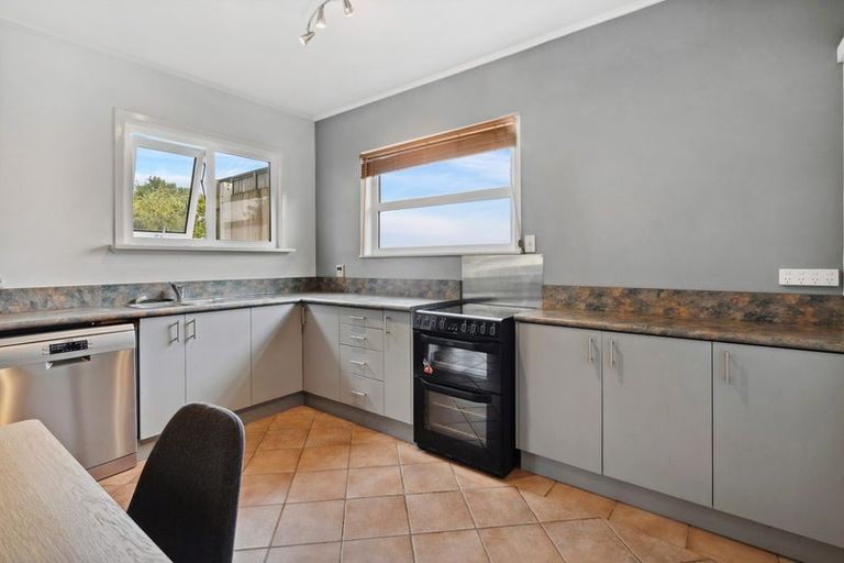 Photo of property in 2/14 Guthrie Street, Waterloo, Lower Hutt, 5011