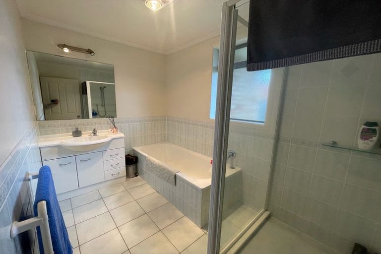 Photo of property in 8 Mt Lebanon Crescent, The Gardens, Auckland, 2105