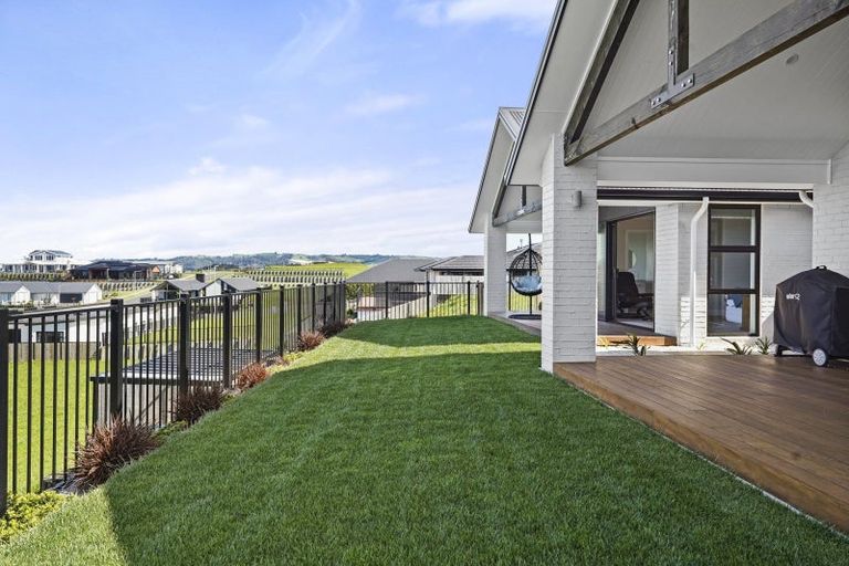 Photo of property in 8 Goldstone Place, Omokoroa, 3114