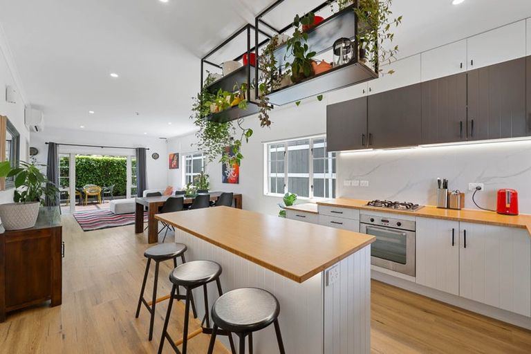 Photo of property in 16 Mulvaney Crescent, Henderson, Auckland, 0612