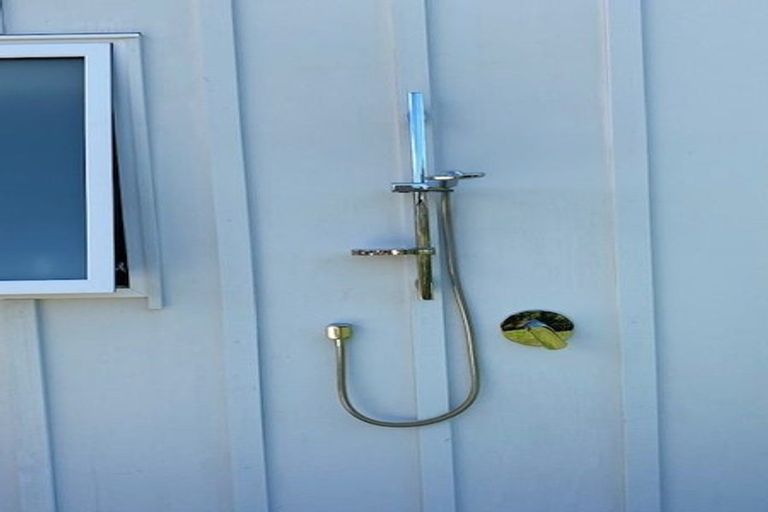 Photo of property in 4 Maeha Drive, Matakana, 0985