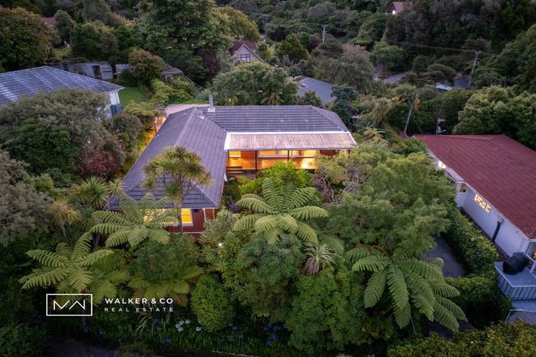 Photo of property in 28 Pinehaven Road, Pinehaven, Upper Hutt, 5019
