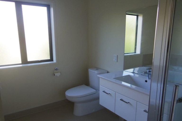 Photo of property in 42 Springvale Drive, Fairview Heights, Auckland, 0632