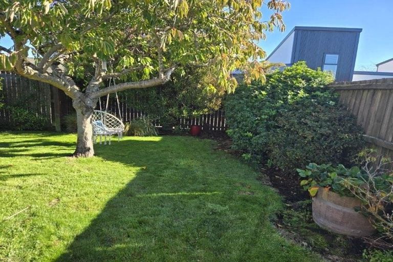 Photo of property in 1/17 Vagues Road, Northcote, Christchurch, 8052