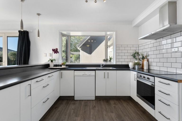 Photo of property in 39 Beauford Place, Parklands, Christchurch, 8083