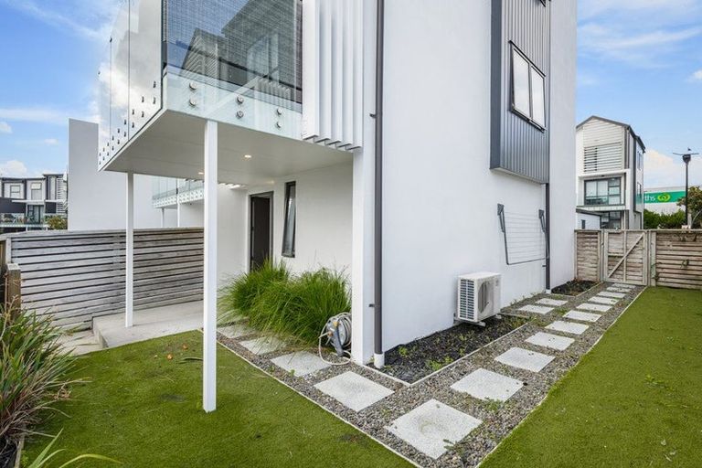 Photo of property in 9 Glenae Lane, Hobsonville, Auckland, 0618