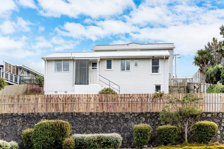 Photo of property in 110 Te Pene Avenue, Titahi Bay, Porirua, 5022