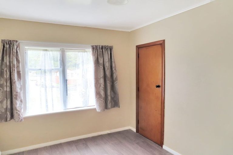 Photo of property in 8 Eldon Grove, Taita, Lower Hutt, 5019