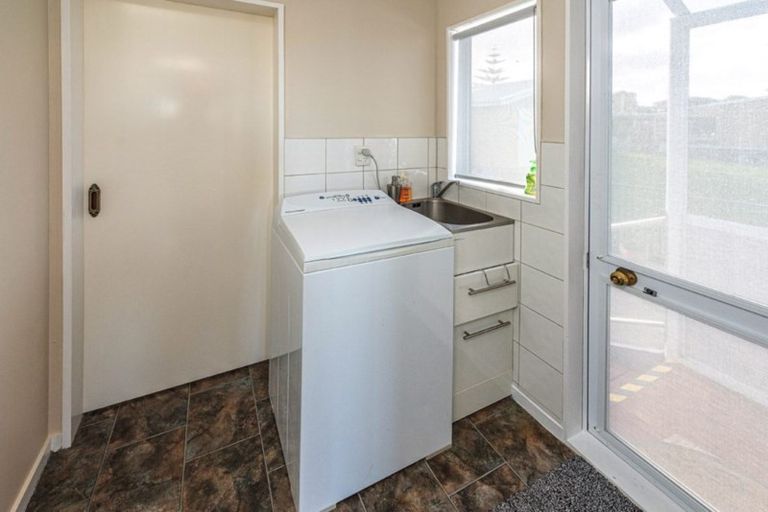 Photo of property in 32 Okiwa Terrace, Waiinu Beach, Whanganui, 4588