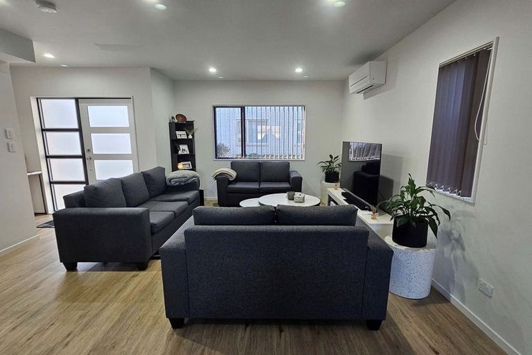 Photo of property in 12 Eileen Newey Place, Henderson, Auckland, 0612