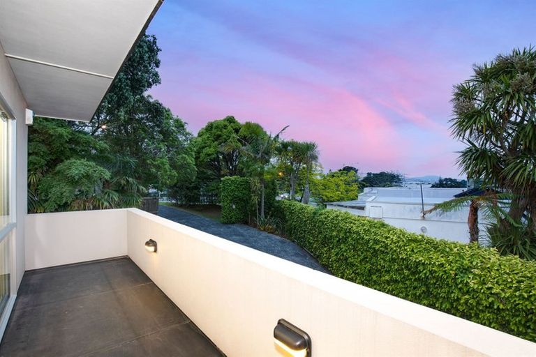 Photo of property in 424 Beach Road, Mairangi Bay, Auckland, 0630