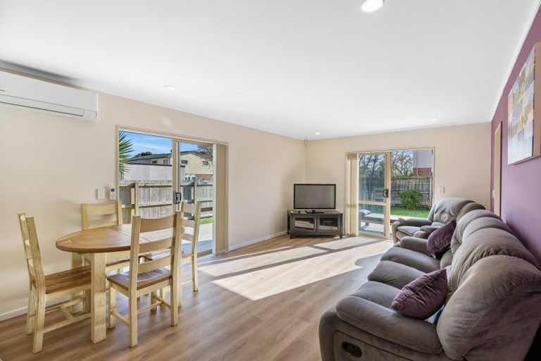 Photo of property in 2 Elwarth Way, Ranui, Auckland, 0612