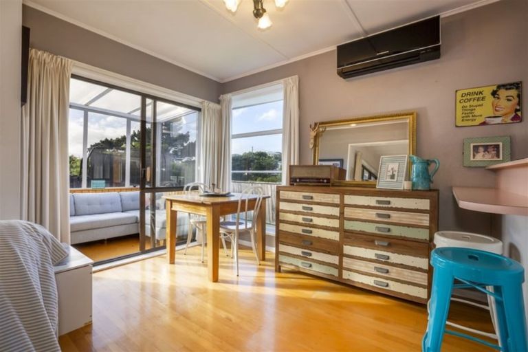 Photo of property in 31 Beazley Avenue, Paparangi, Wellington, 6037