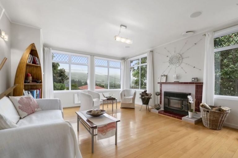 Photo of property in 89 Taylor Terrace, Tawa, Wellington, 5028