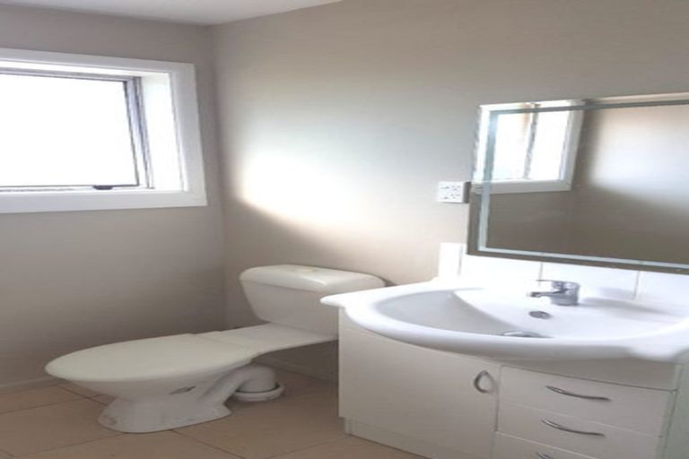 Photo of property in 2/13 Bowen Street, Upper Riccarton, Christchurch, 8041