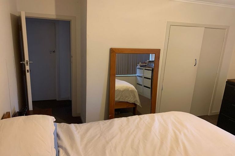 Photo of property in 3a Deuxberry Avenue, Northcote, Auckland, 0627