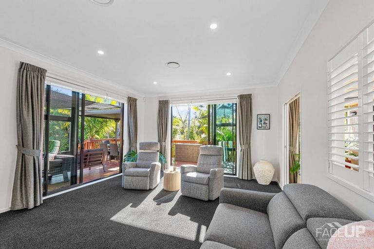Photo of property in 13 Hobie Court, West Harbour, Auckland, 0618