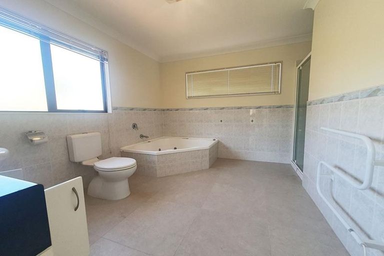 Photo of property in 93 Glendhu Road, Bayview, Auckland, 0629