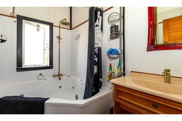 Photo of property in 14 Waimate Highway, Saint Andrews, 7988