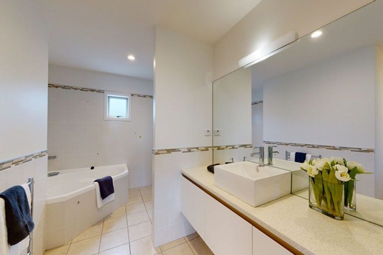 Photo of property in 39 Scarlet Oak Drive, Schnapper Rock, Auckland, 0632