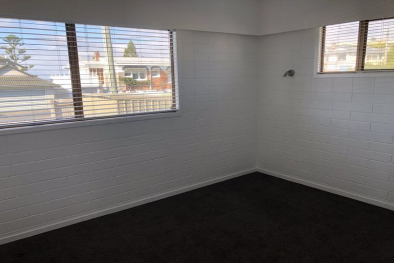 Photo of property in 85 Wade River Road, Stanmore Bay, Whangaparaoa, 0932