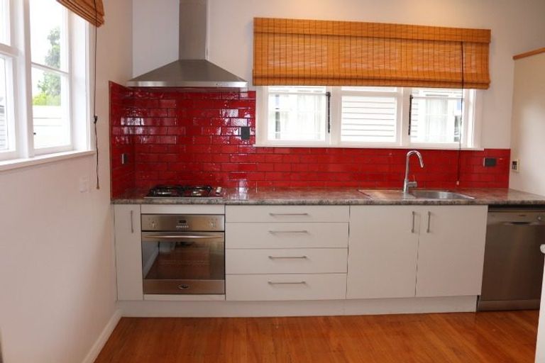 Photo of property in 15 Webb Street, Terrace End, Palmerston North, 4410