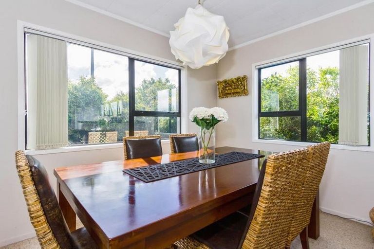 Photo of property in 27 Hobsonville Road, West Harbour, Auckland, 0618
