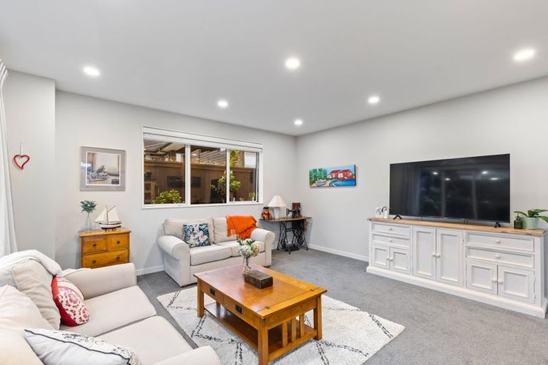 Photo of property in 21 Flavell Drive, Orewa, 0931