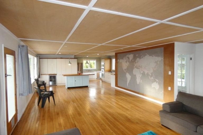 Photo of property in 2 Karoro Road, One Tree Point, 0118