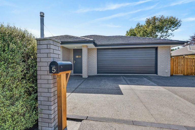 Photo of property in 5 Oakden Drive, Darfield, 7510