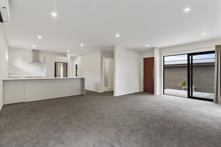 Photo of property in 41 Kingdale Road, Henderson, Auckland, 0610